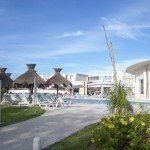 Grand Sirenis pool